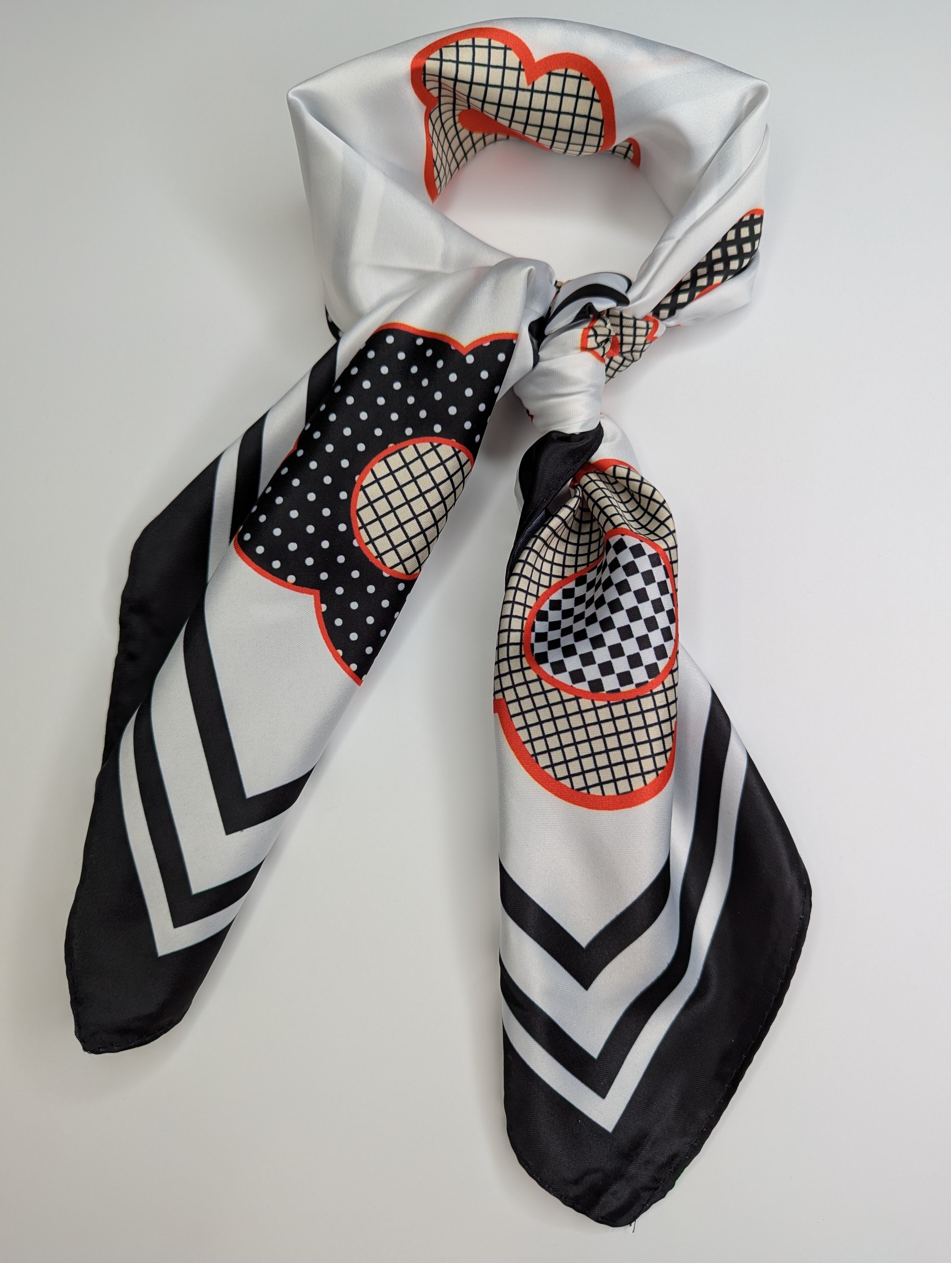 Foulard carré pour femme en polyester, style élégant et polyvalent, tissu léger infroissableblanc