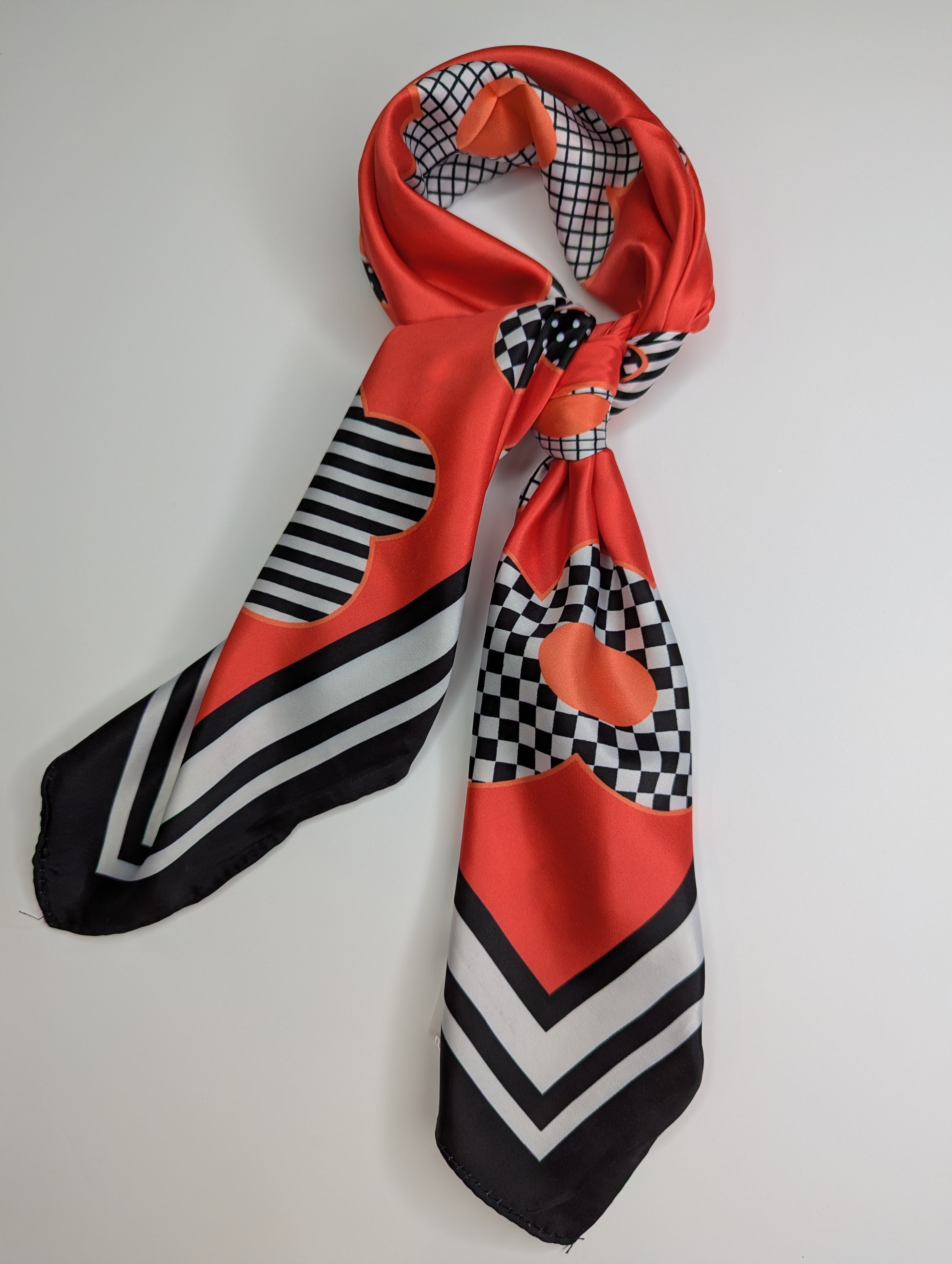 Foulard carré pour femme en polyester, style élégant et polyvalent, tissu léger infroissable rouge 