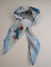 Foulard carré pour femme bleu et blanc imprimé, style élégant et polyvalent, tissu léger en polyester