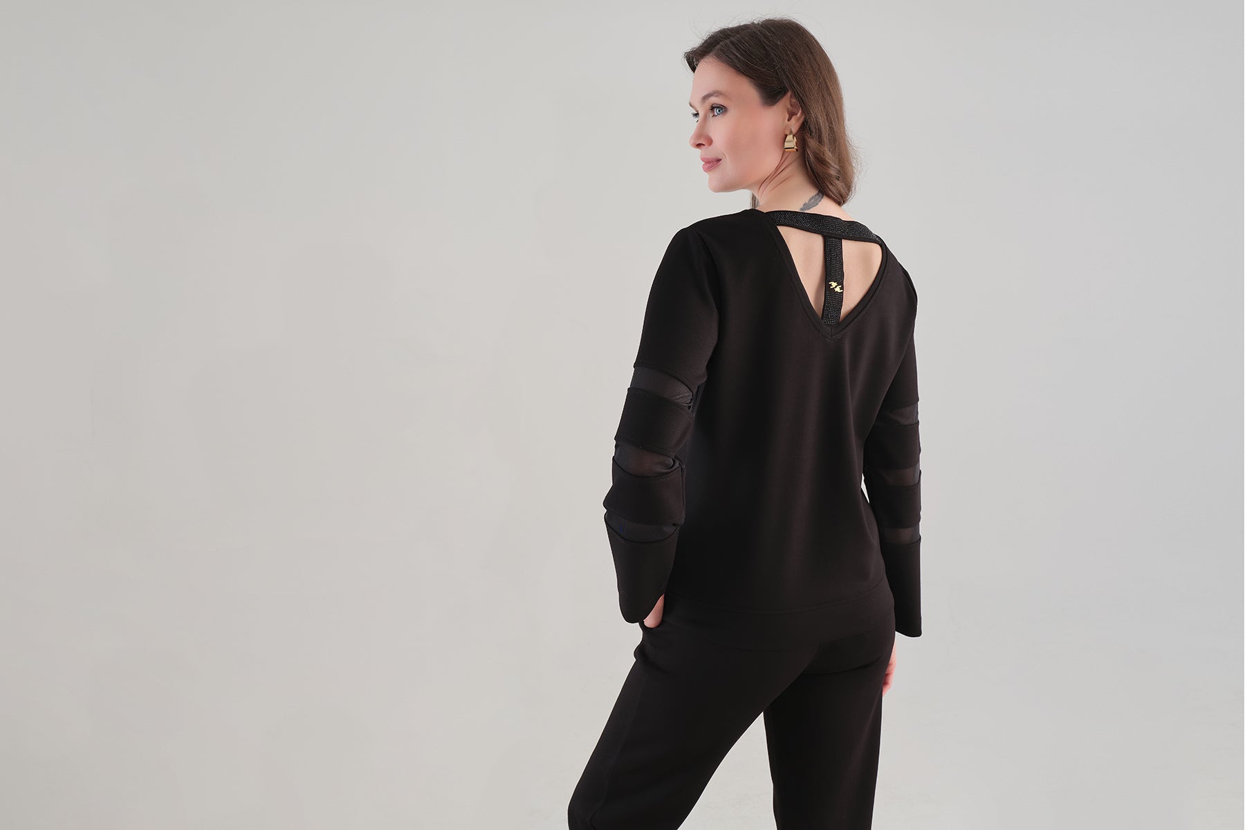 Chandail Noir à Manches en Maille Transparente