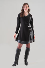 Robe Noire à Col V et Empiècements Effet Cuir