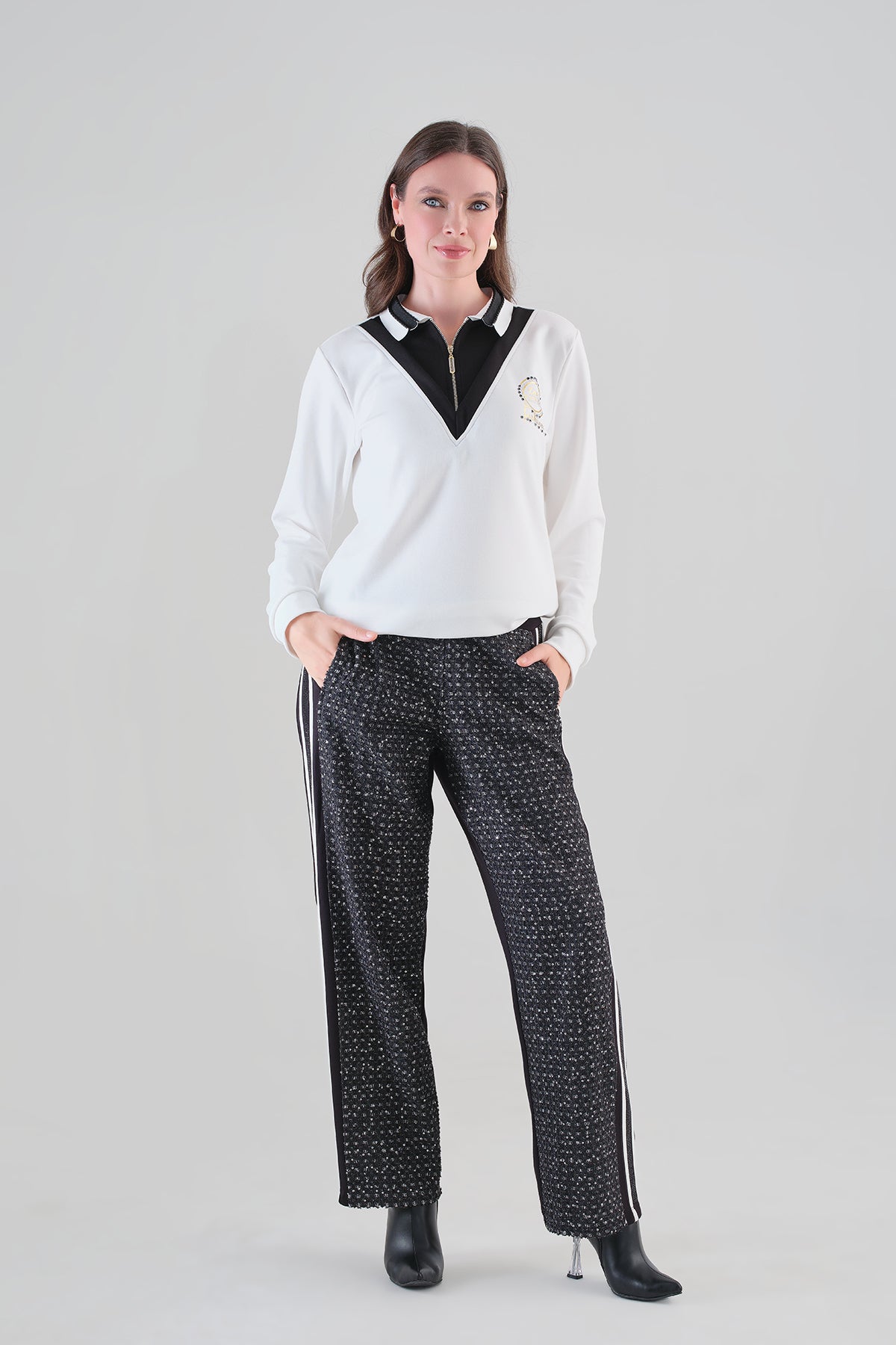 Chandail Polo Ivoire à Détails Noirs