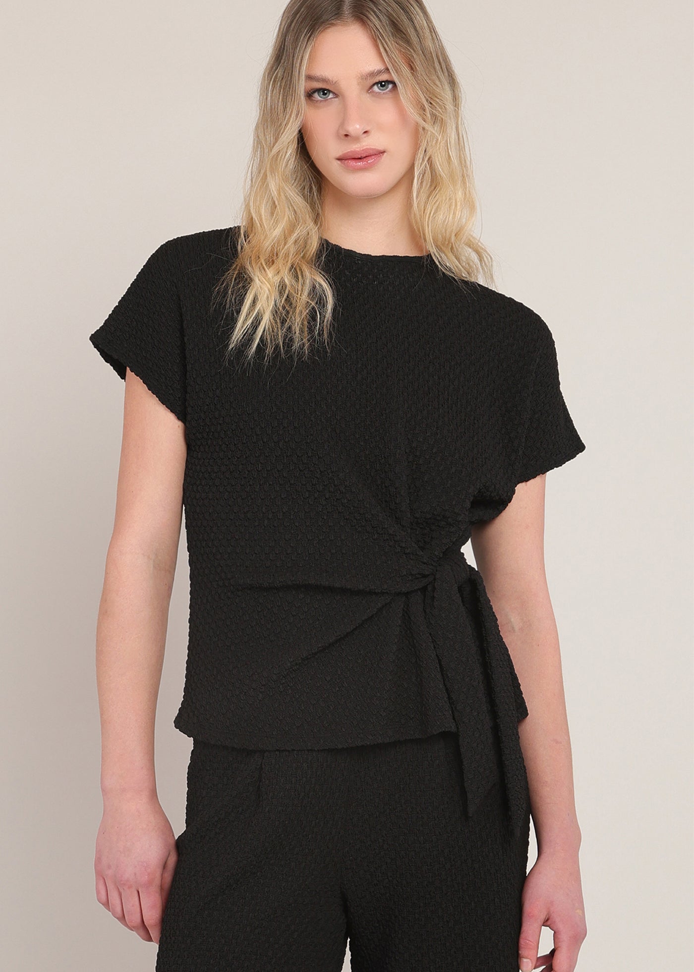 Haut texturé noir à nœud Room 34 pour femme