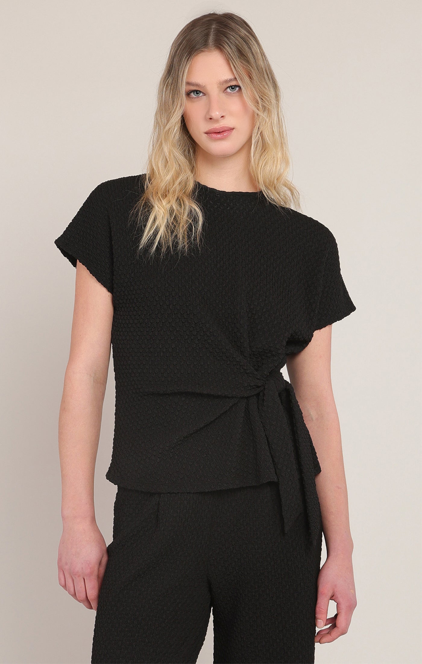 Haut texturé noir à nœud Room 34 pour femme