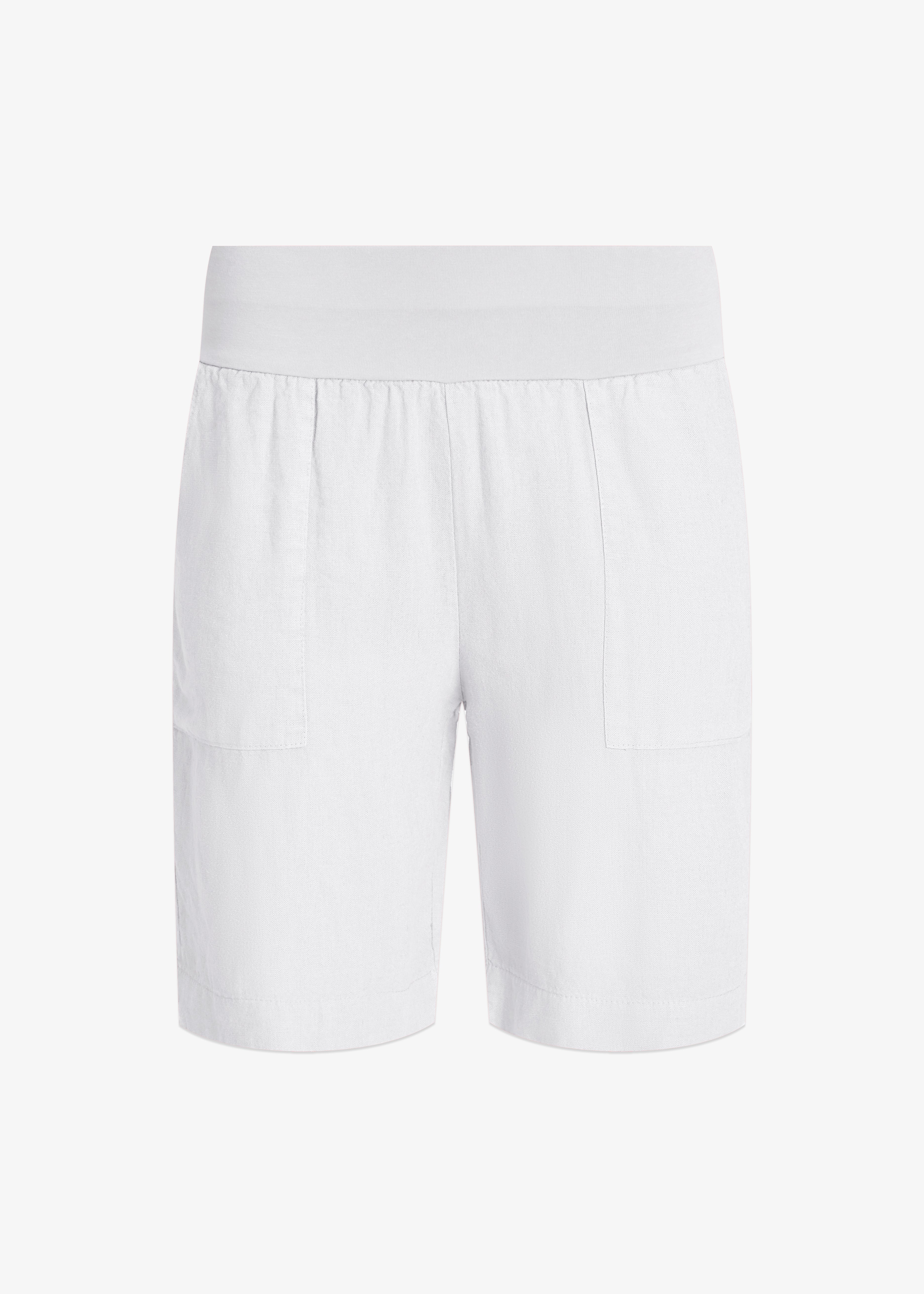 Short blanc pour femme en mélange de viscose et lin, avec taille élastique, au style léger et estival.
