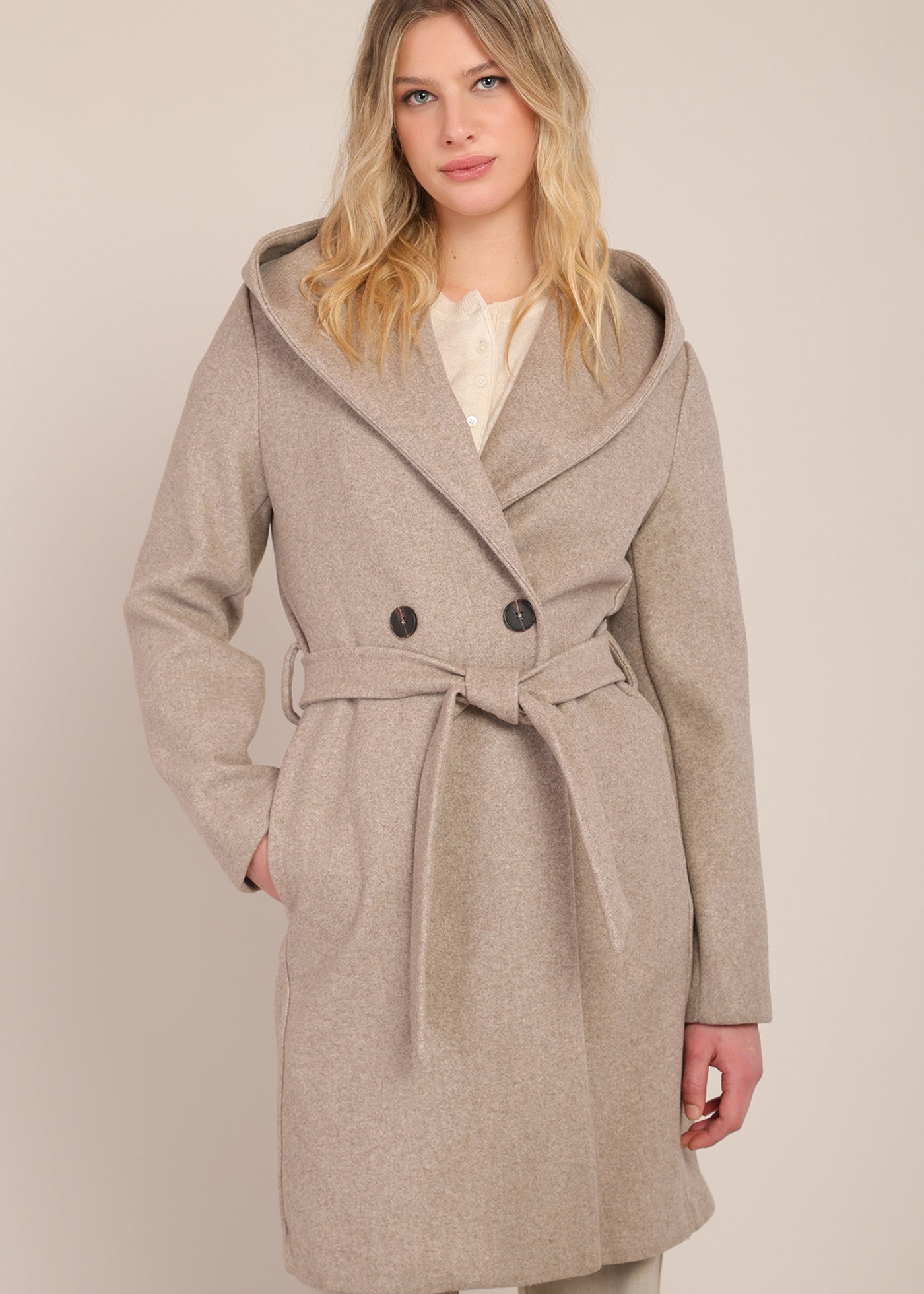 Manteau couleur pierre à capuchon avec ceinture Room 34 pour femme