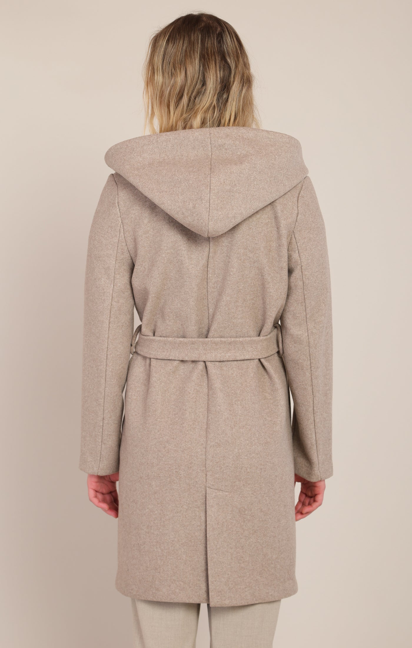 Manteau couleur pierre à capuchon avec ceinture Room 34 pour femme