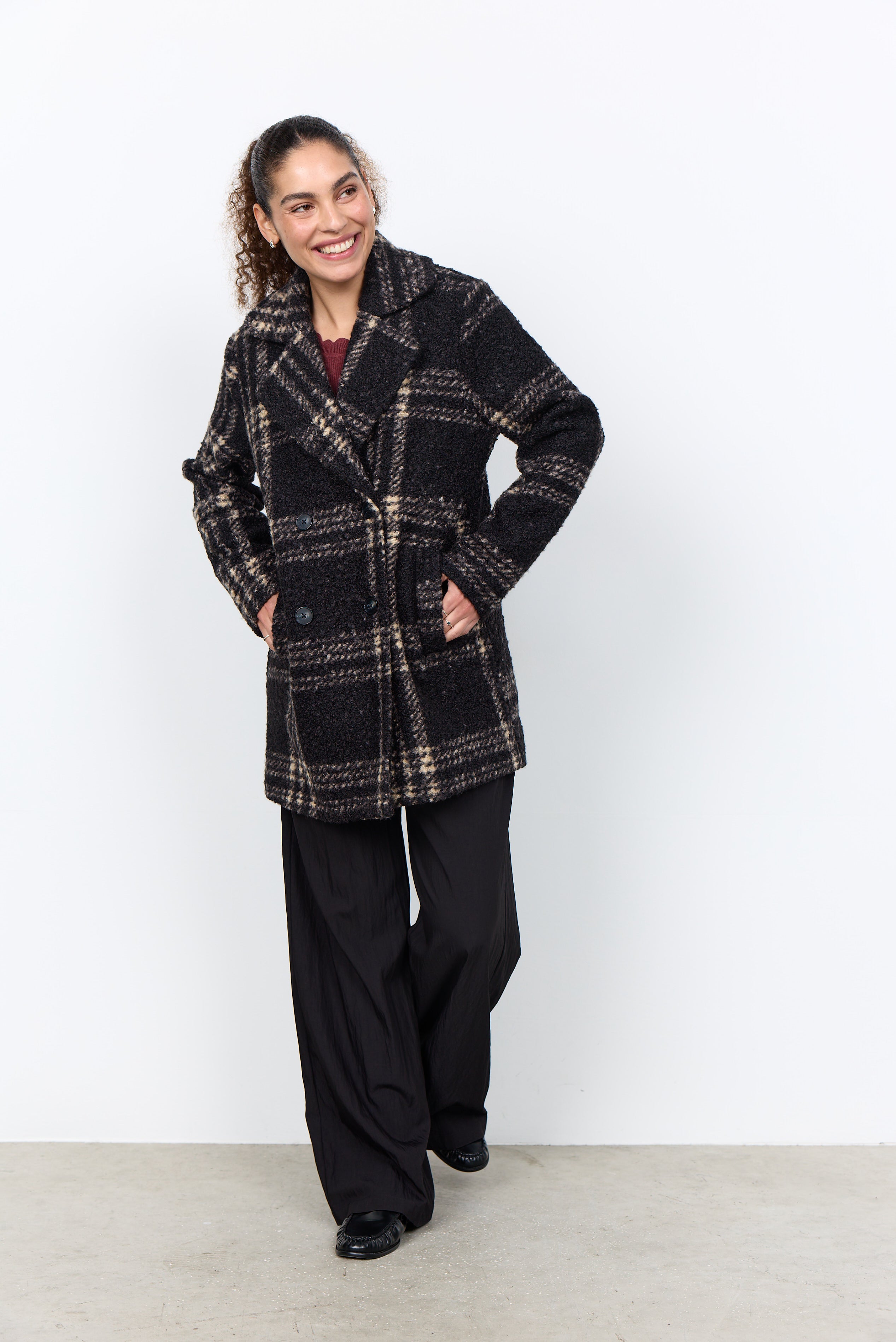 Manteau à carreaux noir et camel effet laine bouclée Soya Concept pour femme