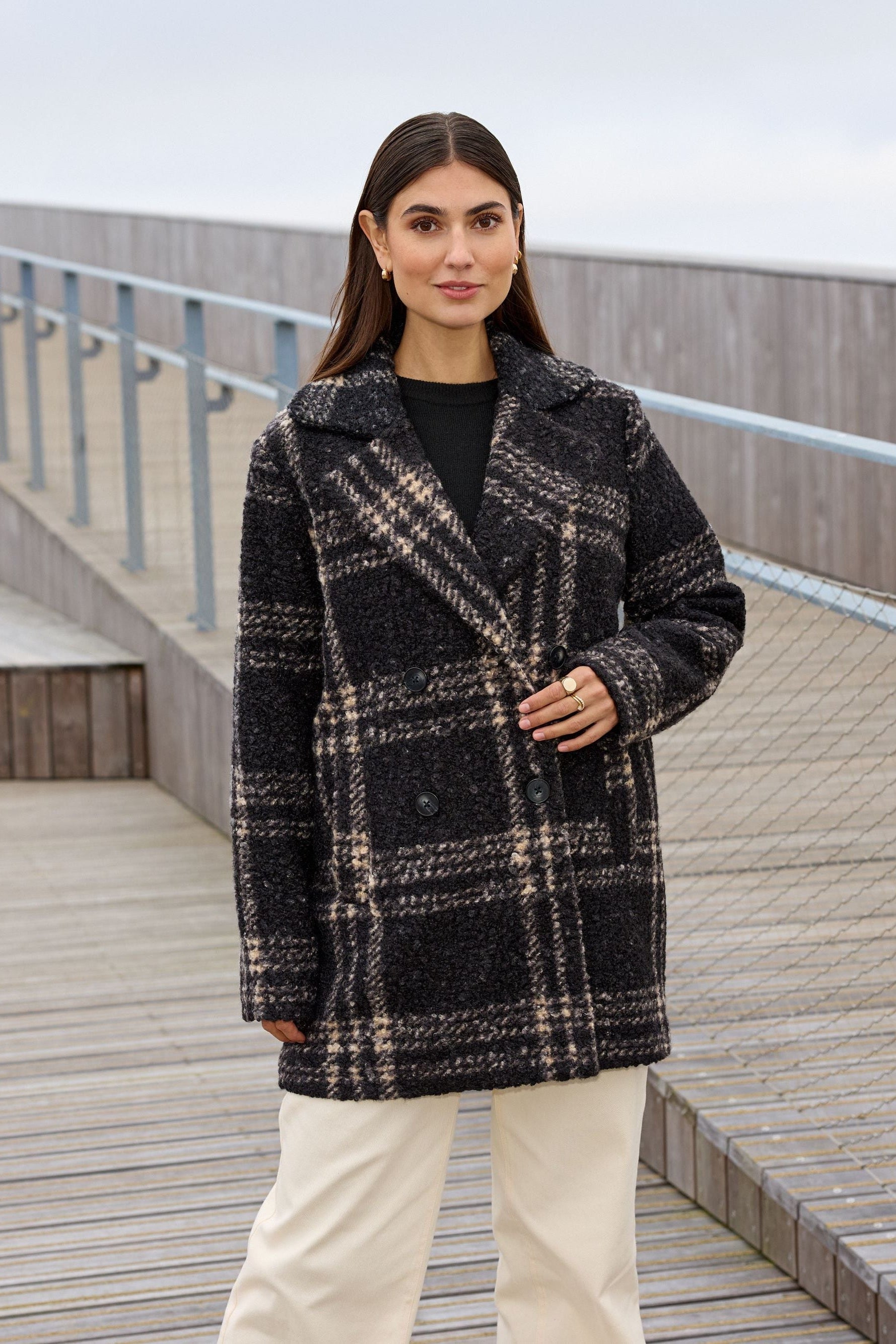 Manteau à carreaux noir et camel effet laine bouclée Soya Concept pour femme