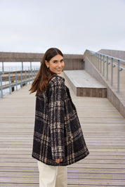 Manteau à carreaux noir et camel effet laine bouclée Soya Concept pour femme