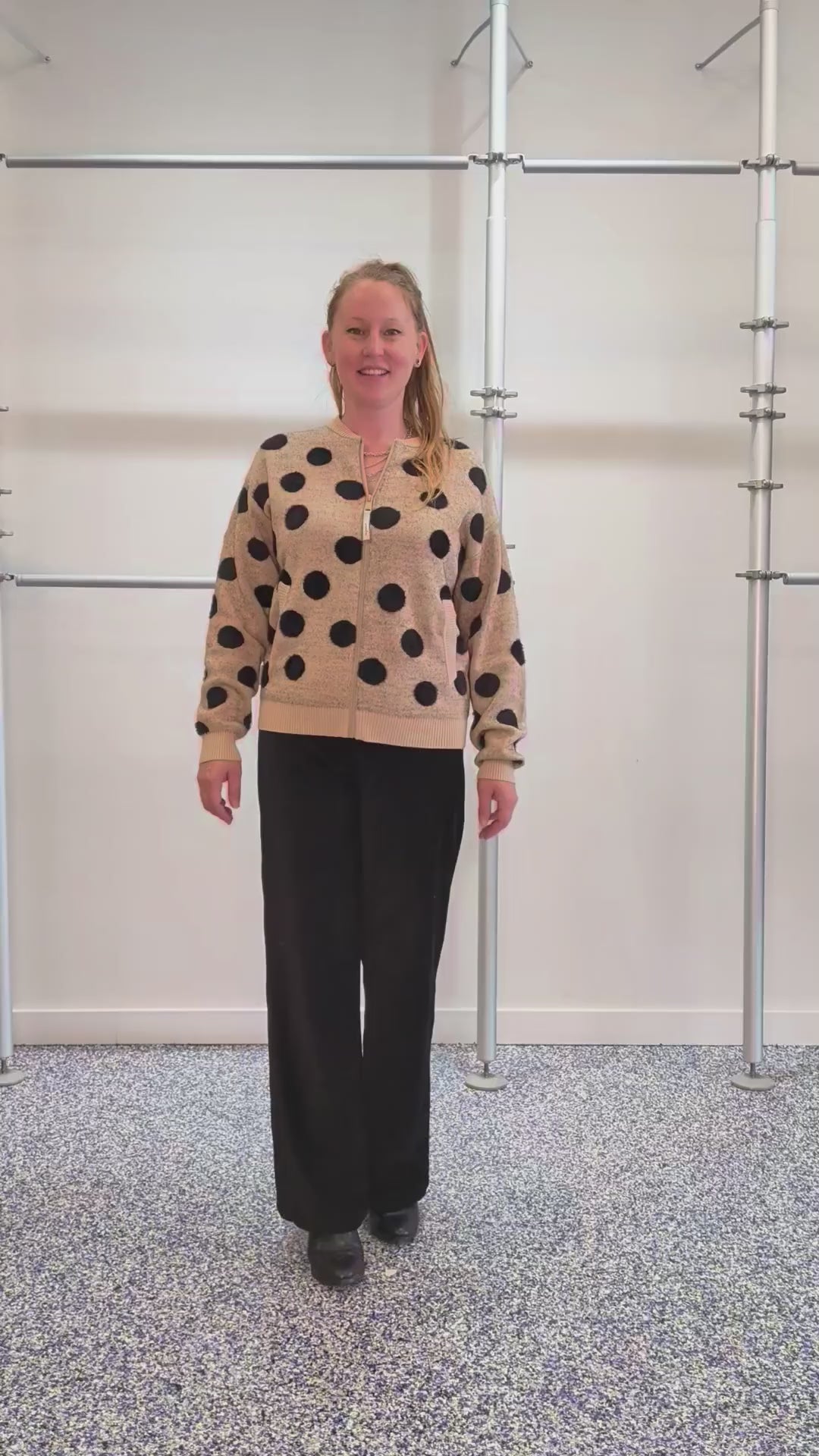 Cardigan Beige à Pois Noirs et Fermeture Éclair