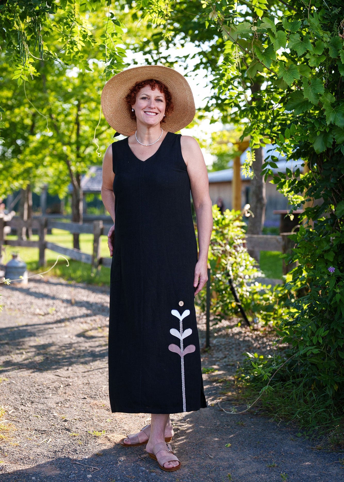 robe-contemporaine-noir-rien_ne_se_perd_tout_se_cree_4_b3acfc7d-a8c8-492a-946e-93786495bef4.jpg
