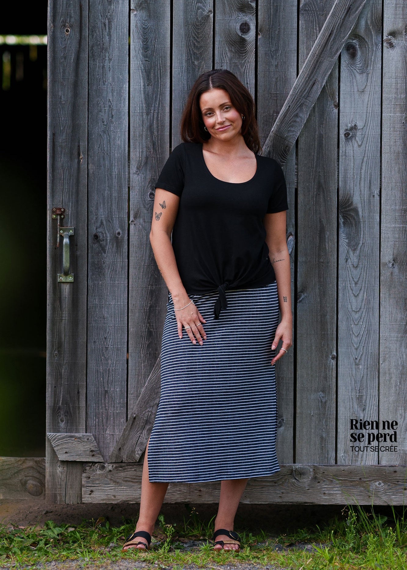 t-shirt-camelia-noir-jupe-madison-raye-gris-et-blanc-rien_ne_se_perd_tout_se_cree_1_-_Copie_6054a88d-0382-4d9b-afc6-f3d4a3fb01ec.jpg