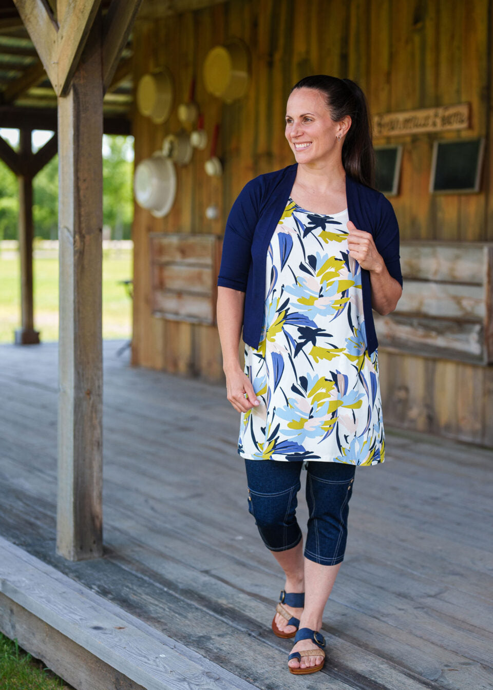 tunique-orientale-blanc-et-bleu-capri-lindy-bleu-denim-bolero-salvador-marine-rien-ne-se-perd-tout-se-cree-960x1440_22985074-bc83-432d-a1cb-04f328af0696.jpg