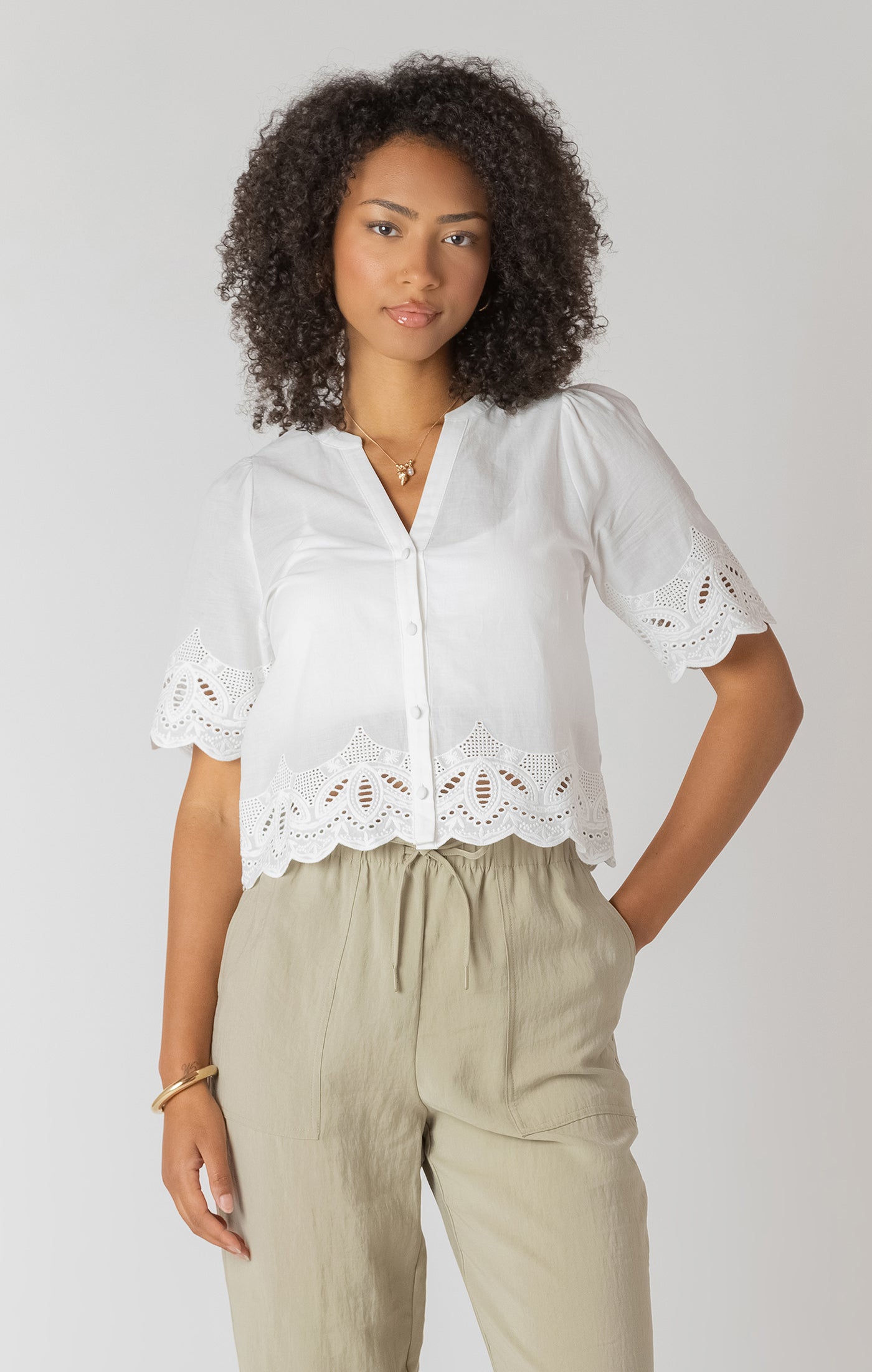 Blouse Manche Courte Détails de Broderie