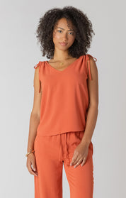 Haut Col en V sans Manche avec Noeud