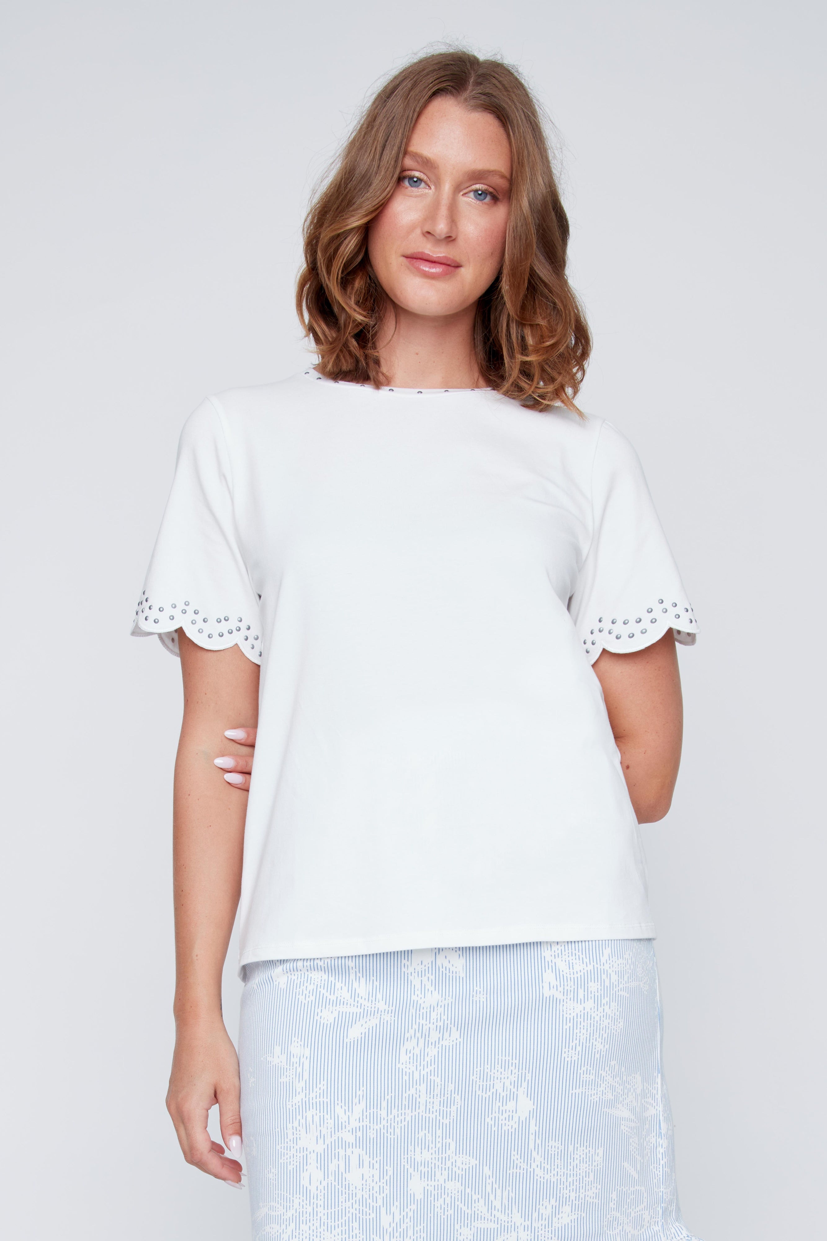 T-Shirt avec Studs aux Manches et au Col