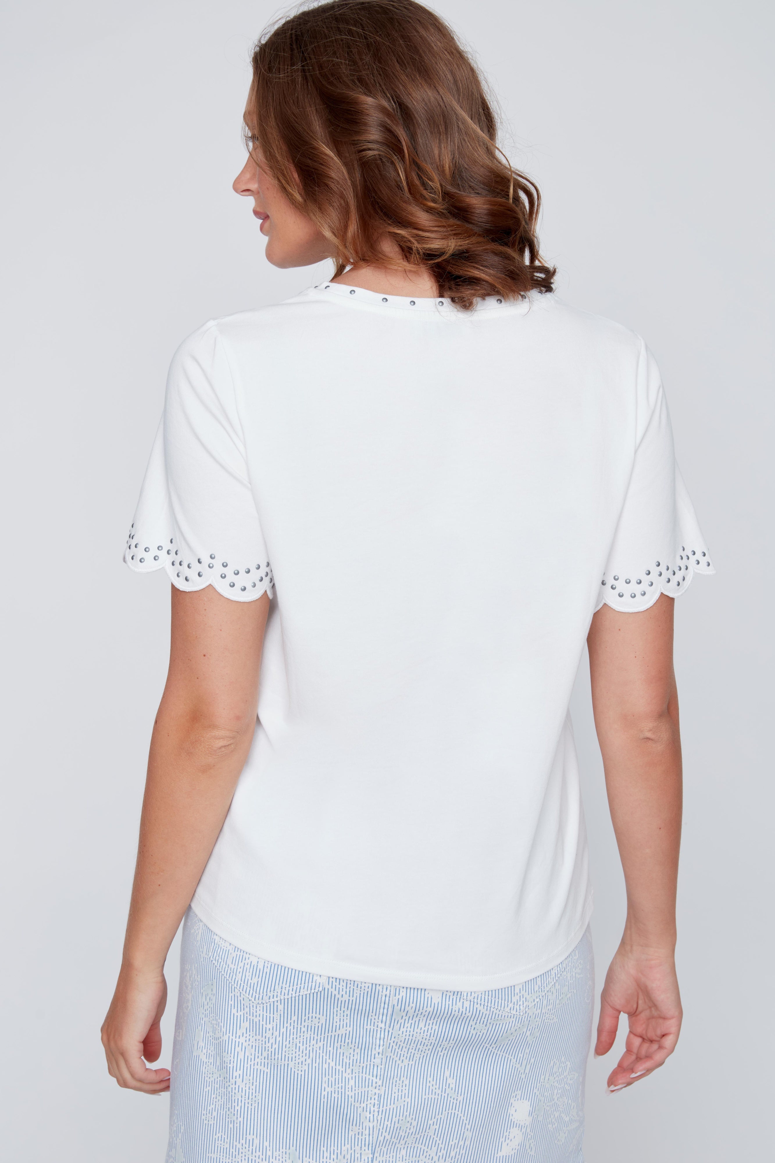 T-Shirt avec Studs aux Manches et au Col