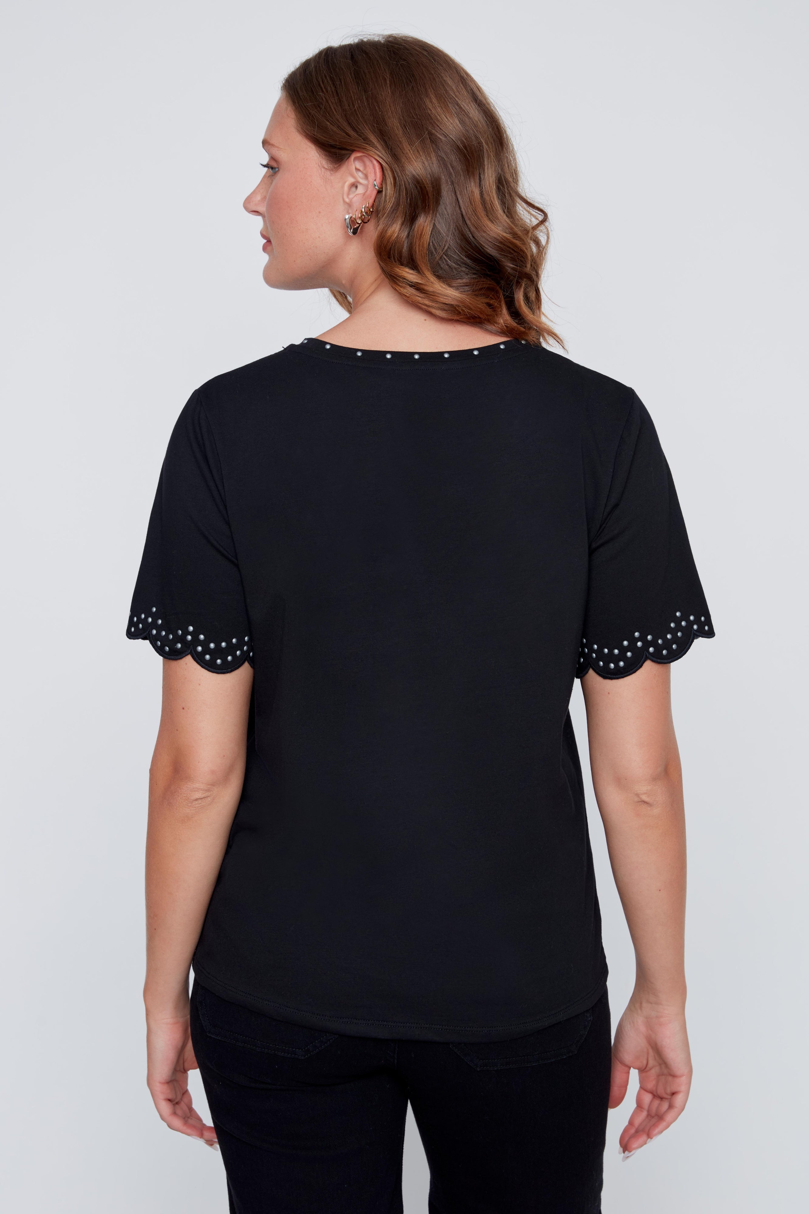 T-Shirt avec Studs aux Manches et au Col