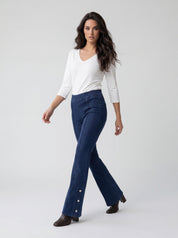 Pantalon Pull-On Brun à Jambe Évasée et Boutons Dorés