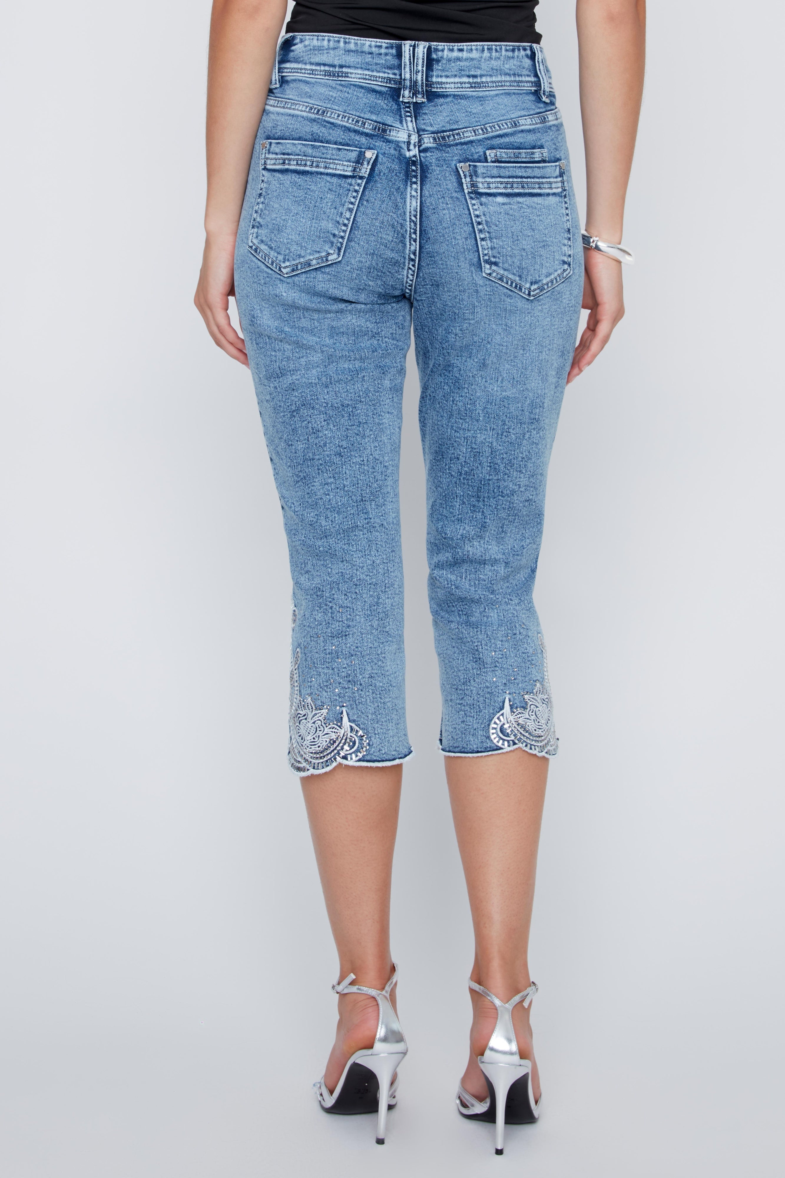 Capris en Jeans Brodé avec Strass