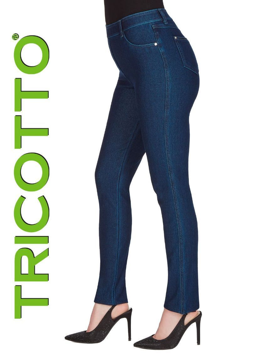 Jegging de la marque Tricotto, fabriqué en Turquie. Denim extensible et ultra-confortable avec une composition de 72% Coton, 20% Polyester, et 8% Élasthanne (Spandex). Le tissu montre une forte capacité d'étirement.