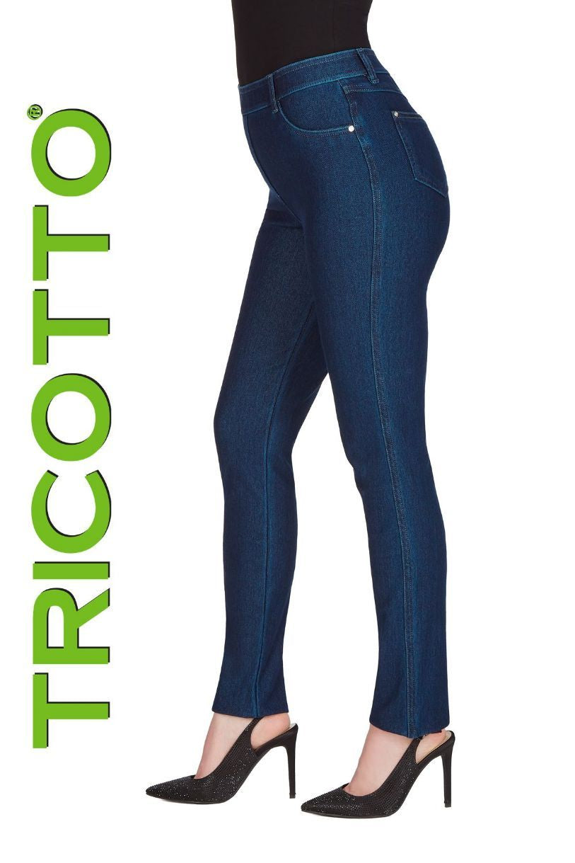 Jegging de la marque Tricotto, fabriqué en Turquie. Denim extensible et ultra-confortable avec une composition de 72% Coton, 20% Polyester, et 8% Élasthanne (Spandex). Le tissu montre une forte capacité d'étirement.